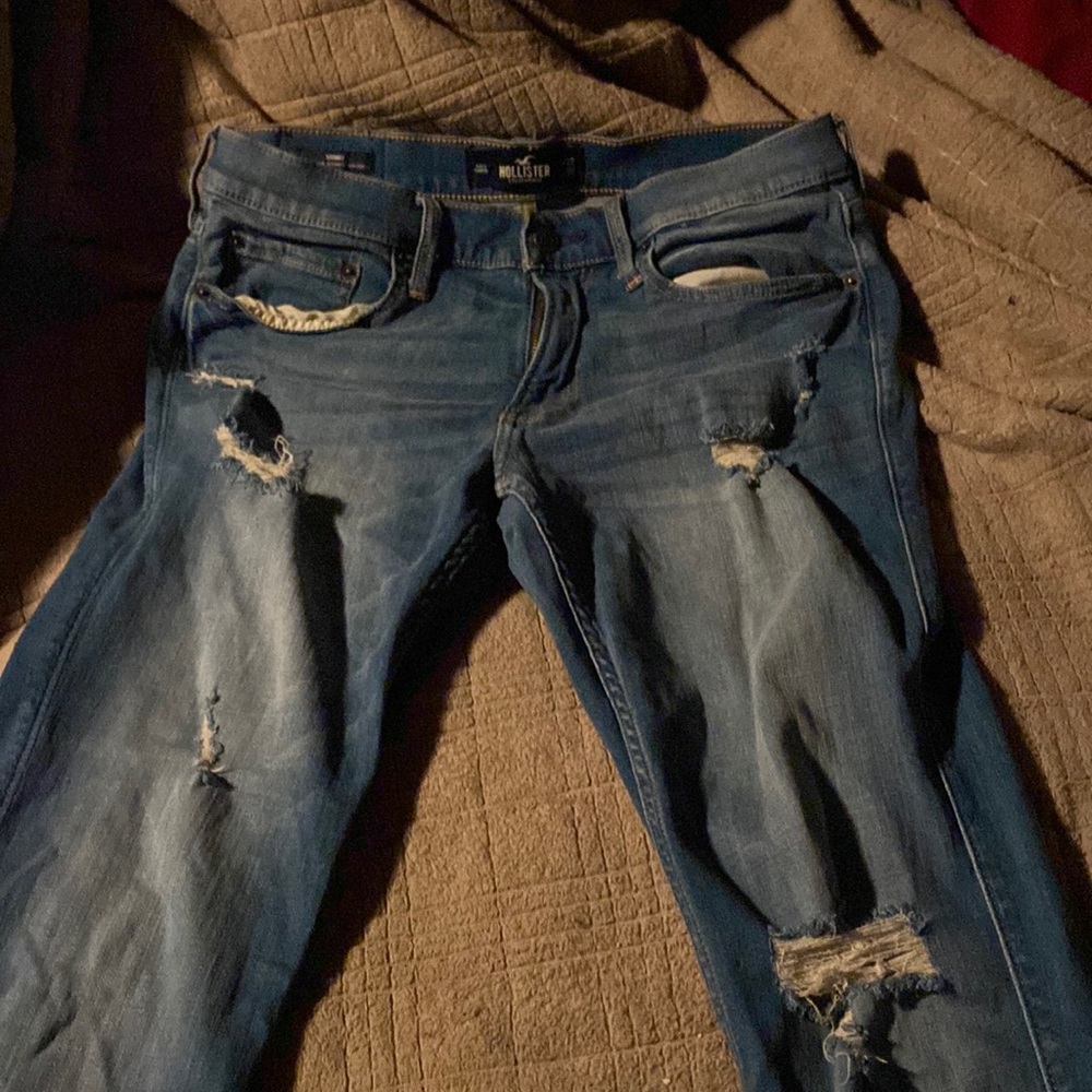 Hollister distress skinny jeans size 32x30 worn a few times no stains or marks